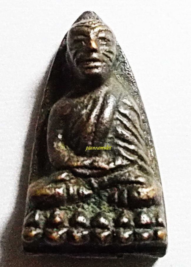 พระหลวงปู่ทวด วัดช้างให้ พิมพ์เตารีดเล็ก (อาปาเช่ แข้งขีด) ปี 2505
