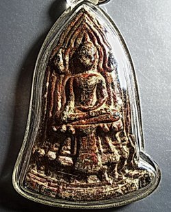 พระโคนสมอ ปางมารวิชัย สนิมแดง กรุวังหน้า ในเลี่ยมเก่า