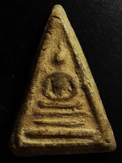 สมเด็จเผ่า วัดอินทร์ ปี 2495 พิมพ์สามเหลี่ยม