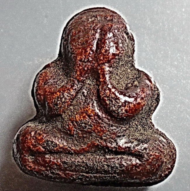 พระปิดตาสองหน้า หลวงพ่อทองสุข พิมพ์ตะพาบ สะดือจุ่น (แข้งตรง) ยุคต้น พระปิดตาสองหน้า หลวงพ่อทองสุข พิมพ์ตะพาบ สะดือจุ่น (แข้งตรง) ยุคต้น