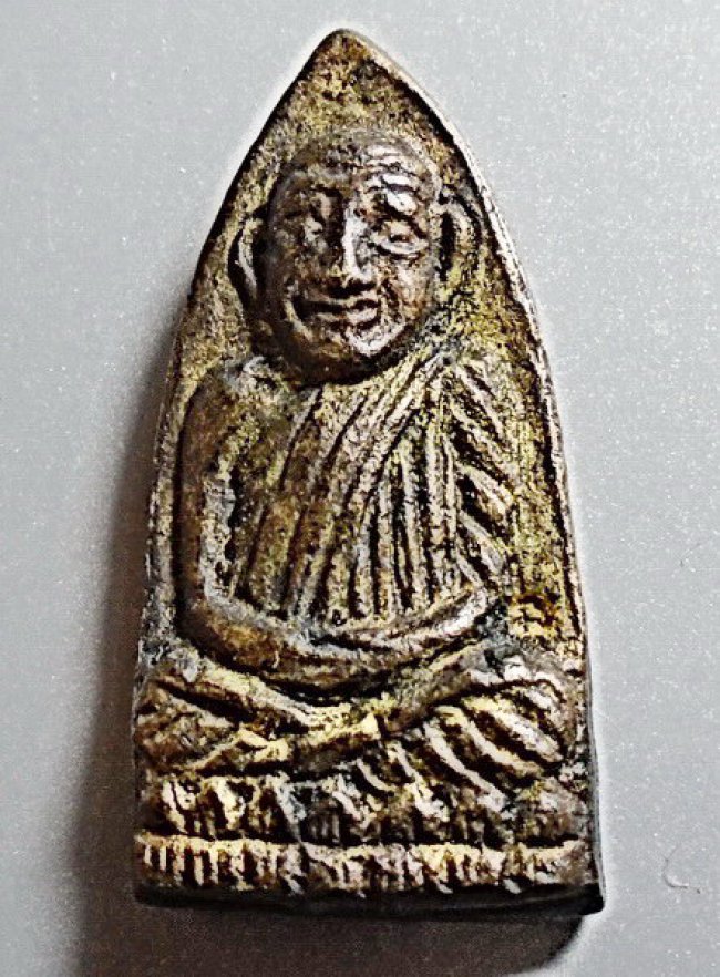 เหรียญหล่อลป.ทวดเตารีดเล็ก รุ่นแรก ลพ.ต่วน ถามวโร วัดบางนอน ระนอง ปี 2531 เหรียญหล่อลป.ทวดเตารีดเล็ก รุ่นแรก ลพ.ต่วน ถามวโร วัดบางนอน ระนอง ปี 2531