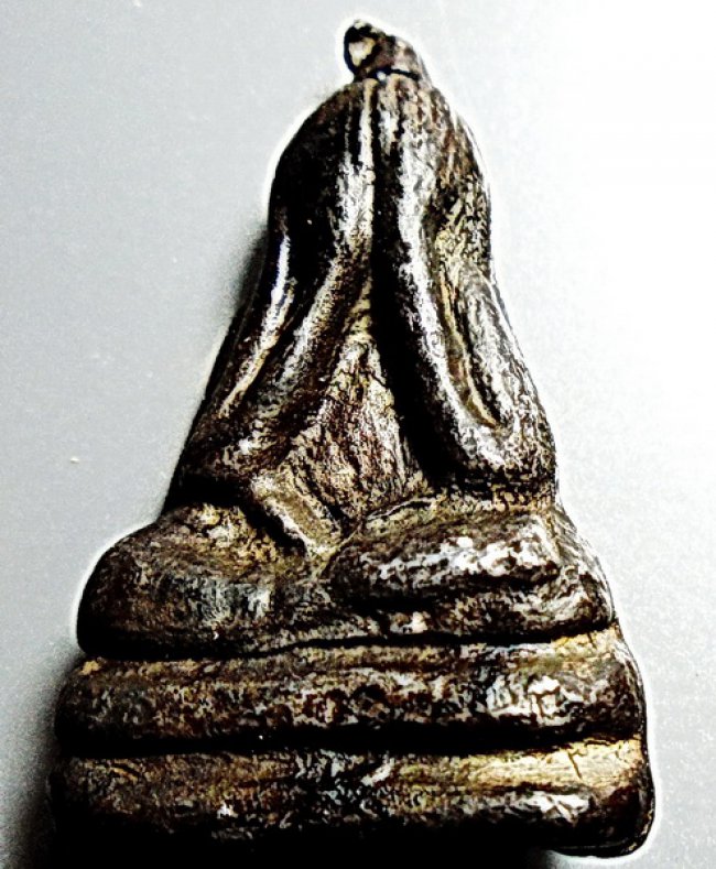 พระปิดตาเศียรแหลม ยุคต้น เนื้อตะกั่ว ลป.เอี่ยม วัดหนัง