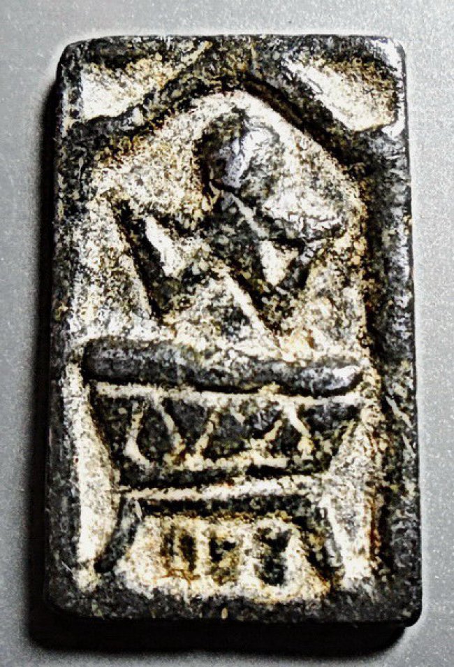 พระปิดตาสี่เหลียมหลังลงจารย์ เนื้อชิน ลป.ศุข วัดปากคลองมะขามเฒ่า ชัยนาท พระปิดตาสี่เหลียมหลังลงจารย์ เนื้อชิน ลป.ศุข วัดปากคลองมะขามเฒ่า ชัยนาท